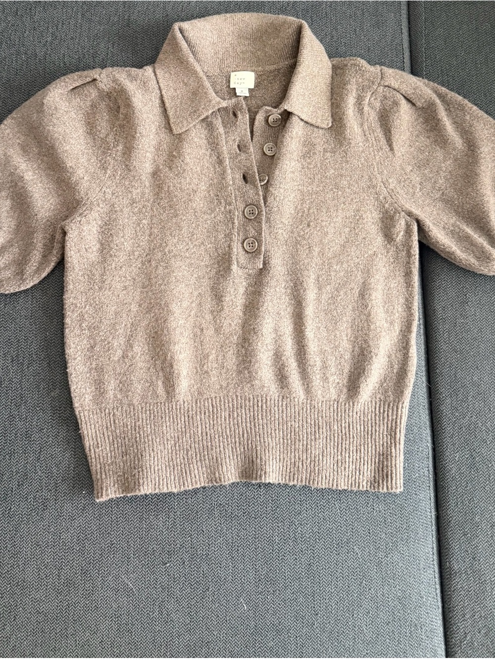 Short sleeve sweater